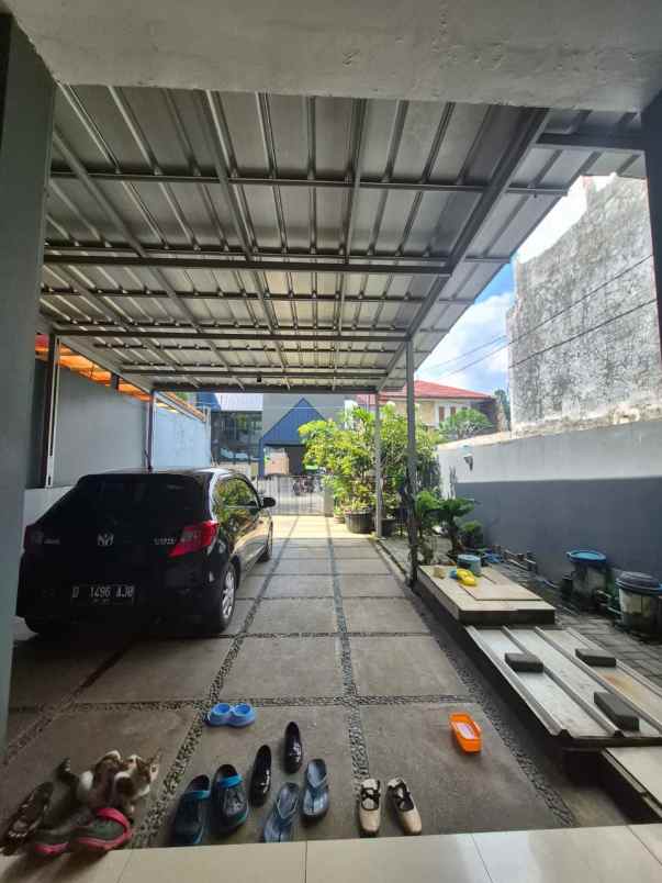rumah komplek setiabudi ada taman depan full furnished