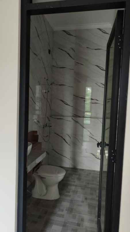 rumah kotak gress di jln utama manyar one gate sistem