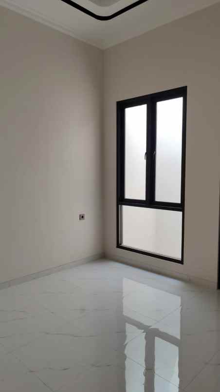 rumah kotak gress di jln utama manyar one gate sistem