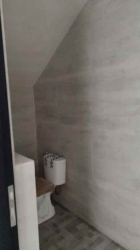 rumah kotak gress di jln utama manyar one gate sistem