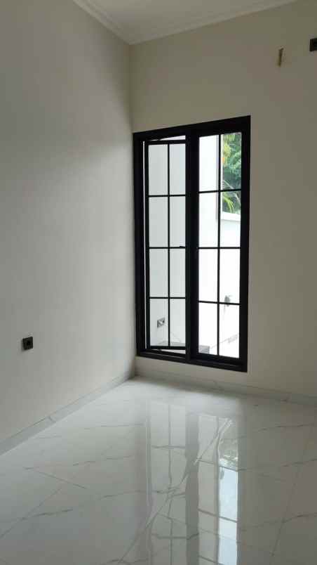 rumah kotak gress di jln utama manyar one gate sistem