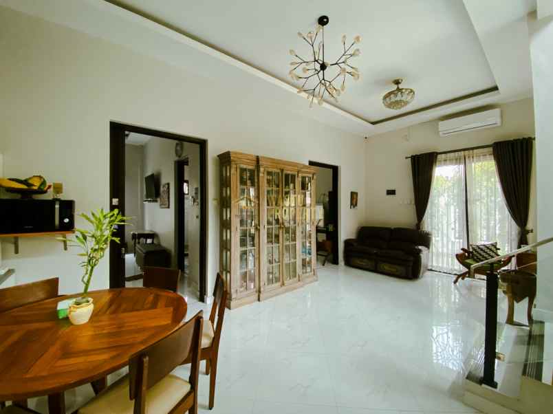 rumah mewah 2 lantai dekat pusat kota jogja shm