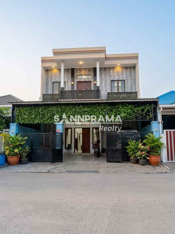 rumah mewah 2 lantai di kukusan depok