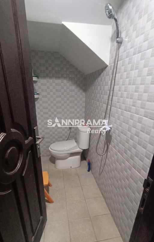 rumah mewah 2 lantai di kukusan depok
