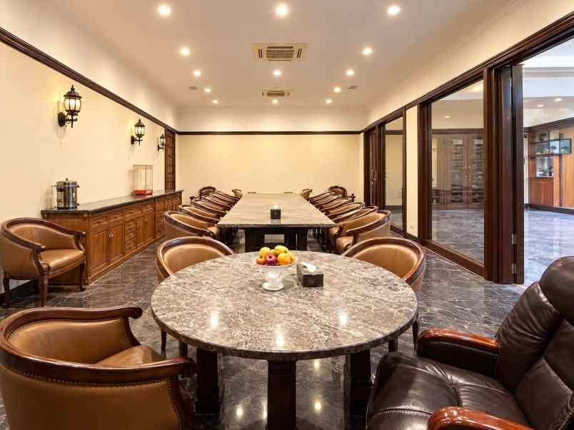 rumah mewah di kawasan elite dekat mega kuningan