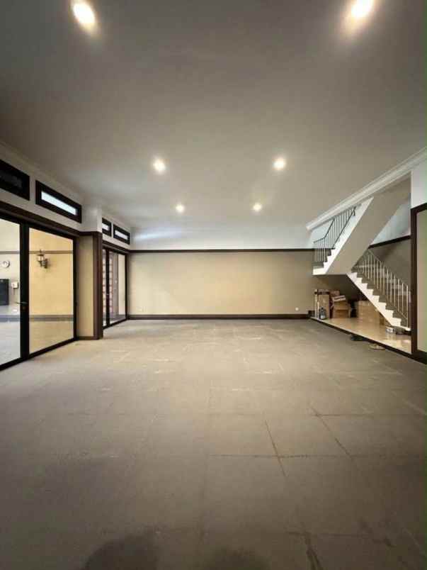 rumah mewah di kawasan elite dekat mega kuningan