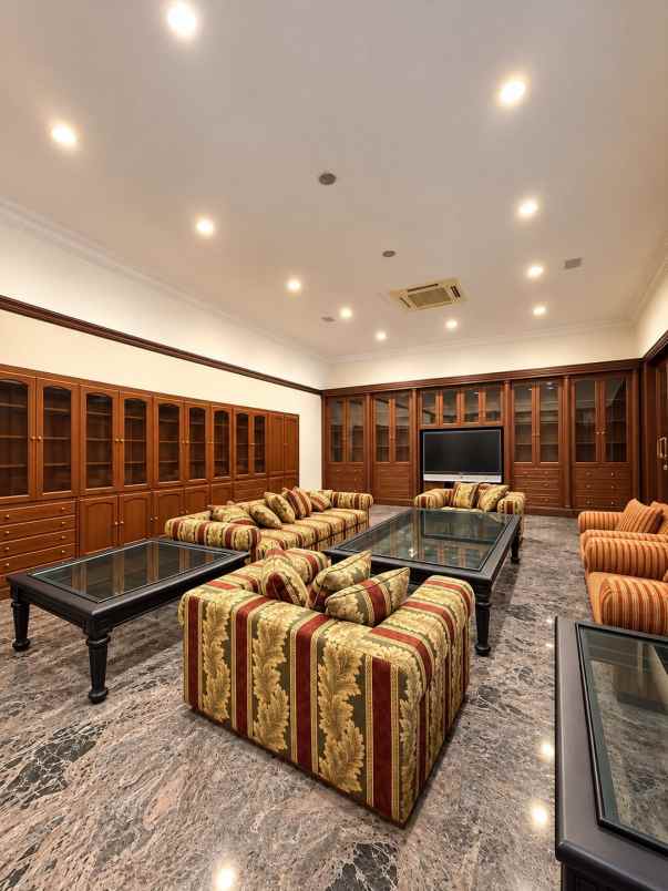rumah mewah di kawasan elite dekat mega kuningan