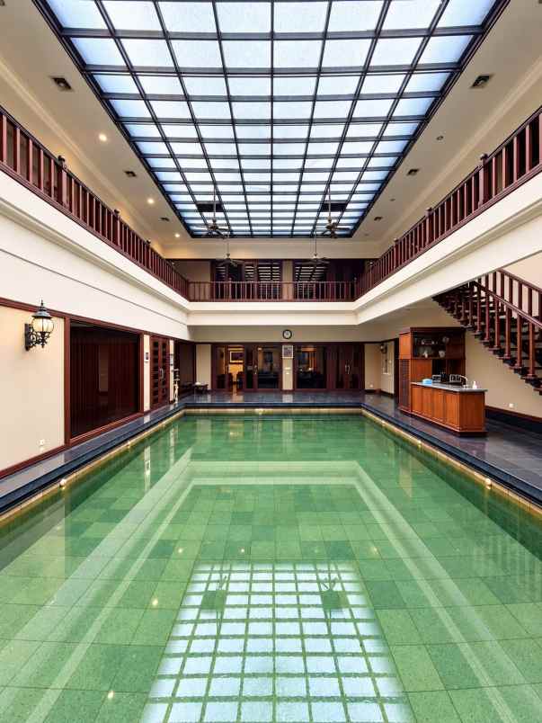 rumah mewah di kawasan elite dekat mega kuningan