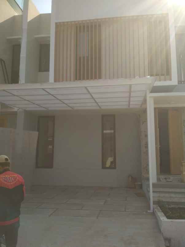 rumah mewah dua lantai di kota bekasi harga murah