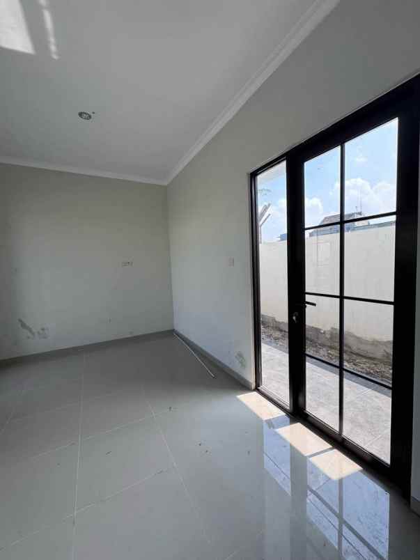 rumah modern 2 lantai lokasi di sukun malang