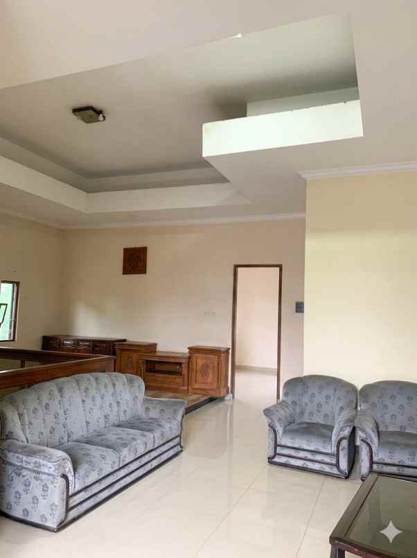 rumah modern minimalis di surabaya selatan dekat unesa