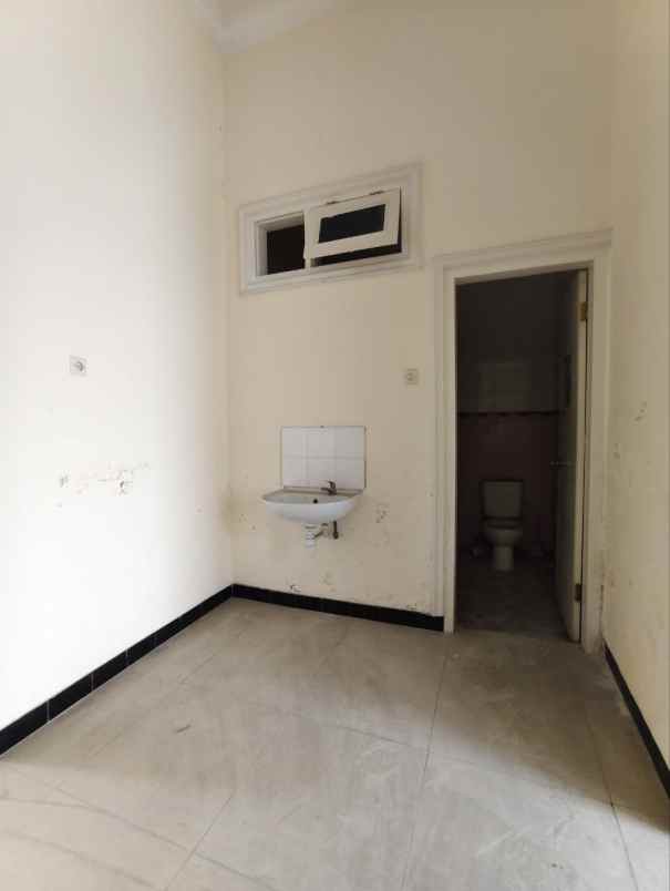 rumah mojo kidul strategis dekat dharmahusada