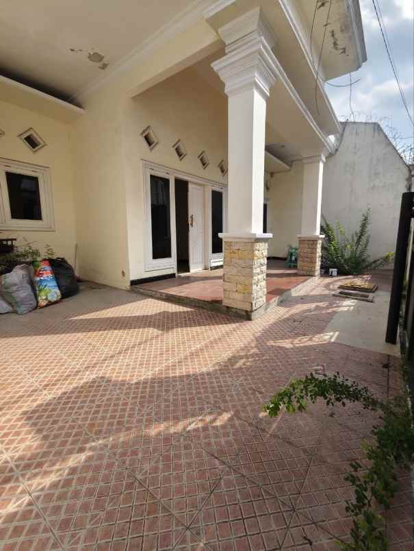 rumah mojo kidul strategis dekat dharmahusada