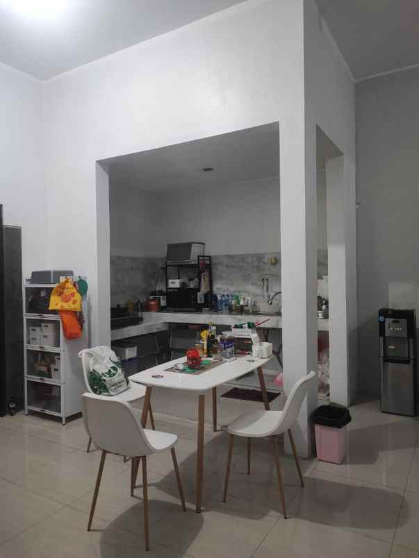 rumah mulyosari tengah strategis