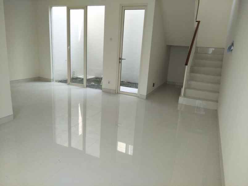 rumah new 2 lantai grand pakuwon kosongan hadap utara