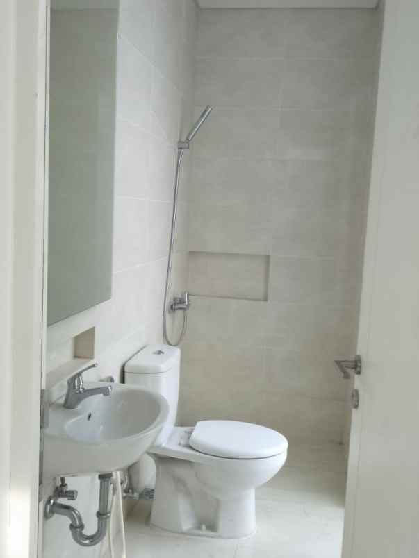 rumah new 2 lantai grand pakuwon kosongan hadap utara