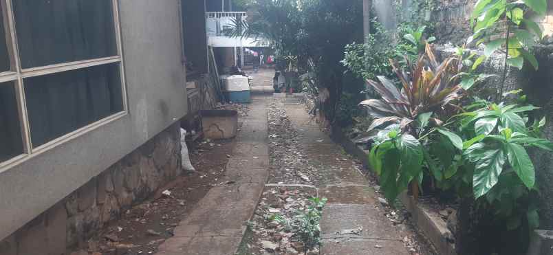 rumah pinggir jalan akses 2 mobil