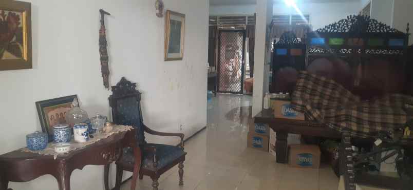 rumah pinggir jalan akses 2 mobil