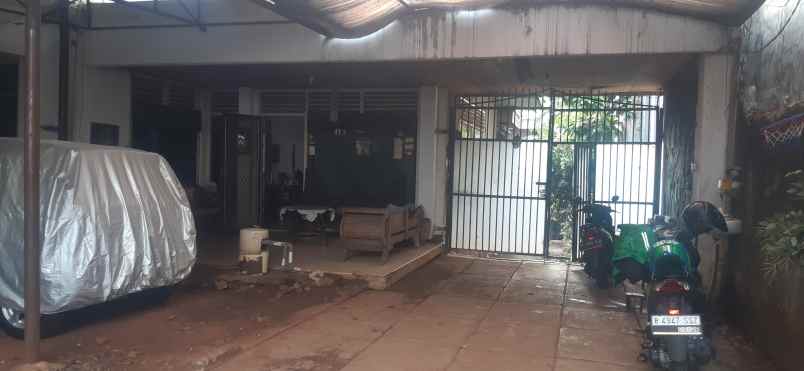 rumah pinggir jalan akses 2 mobil