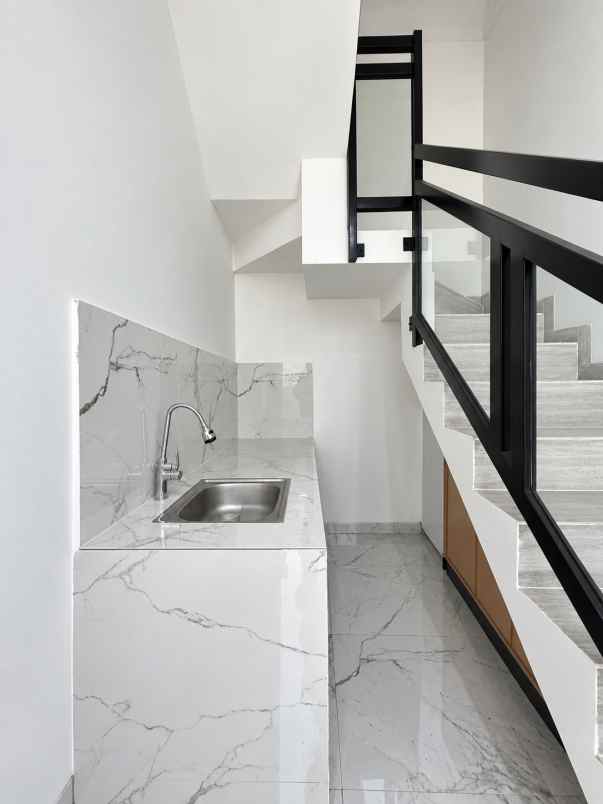 rumah scandinavian 2 lantai di cipayung jakarta timur