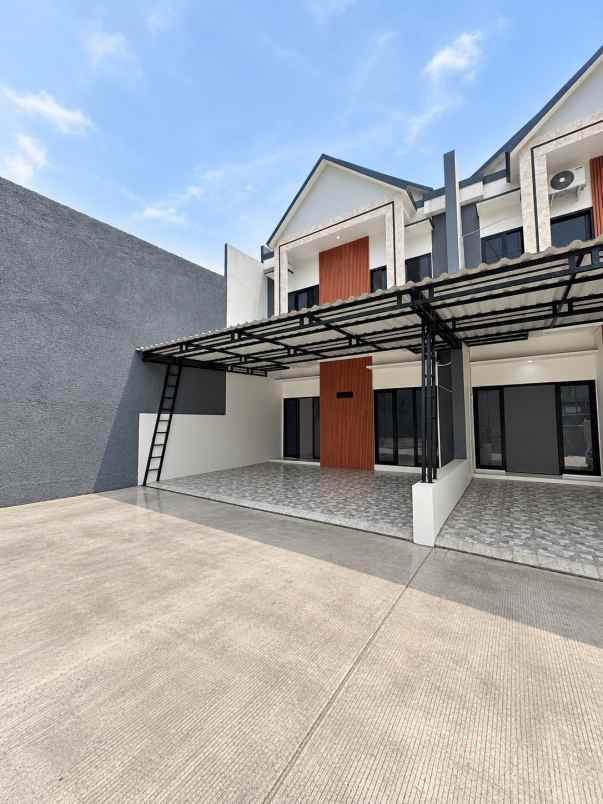 rumah scandinavian 2 lantai di cipayung jakarta timur