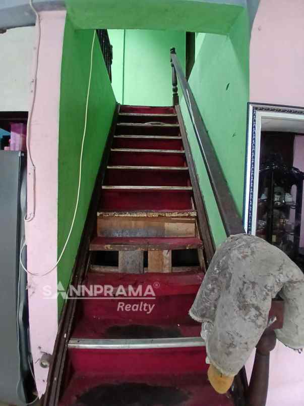 rumah second hook luas di perumnas beji rilin