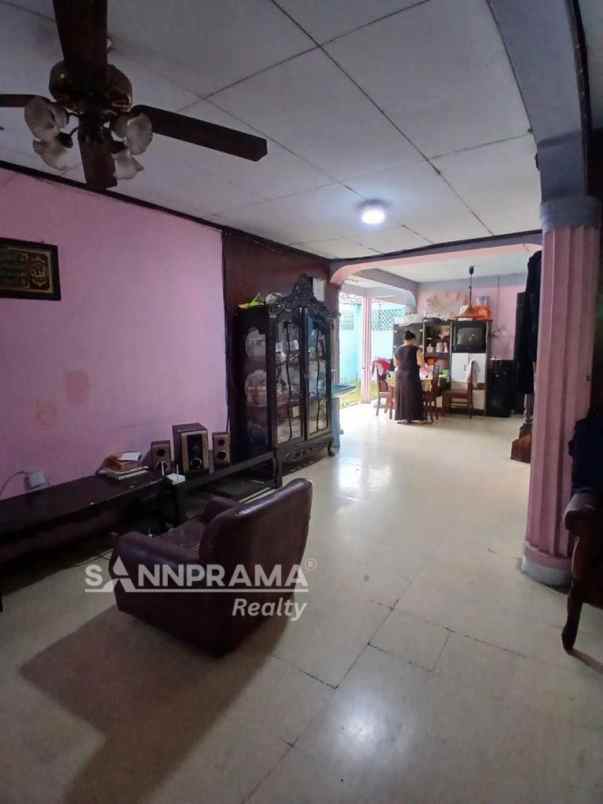 rumah second hook luas di perumnas beji rilin