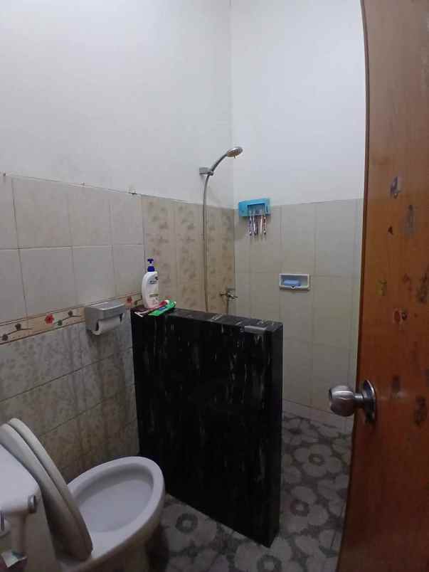 rumah second terawat di kav ui barat tanah baru depok