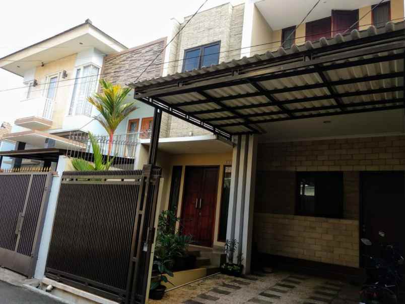 rumah secondary dalam komplek walikota jakarta barat