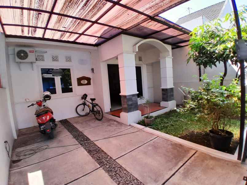 rumah semi furnish terawat di gedangan solobaru