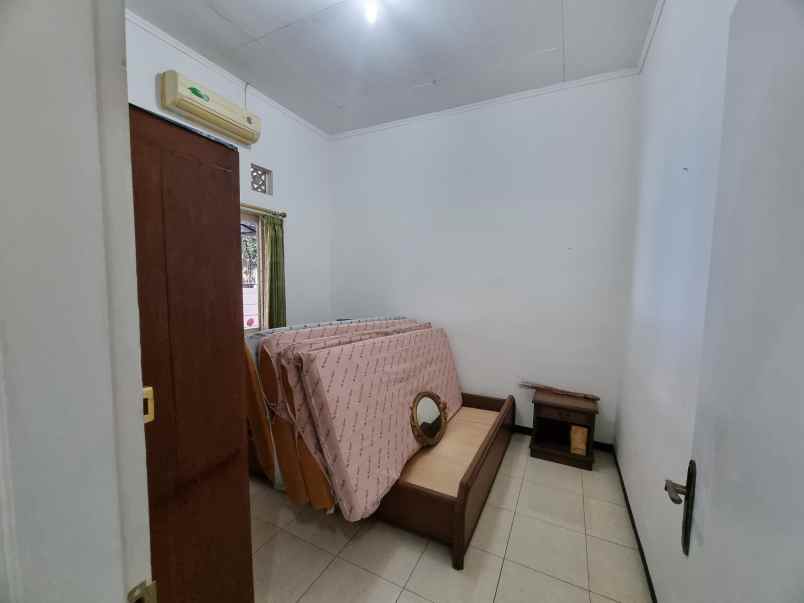 rumah semi furnish terawat di gedangan solobaru