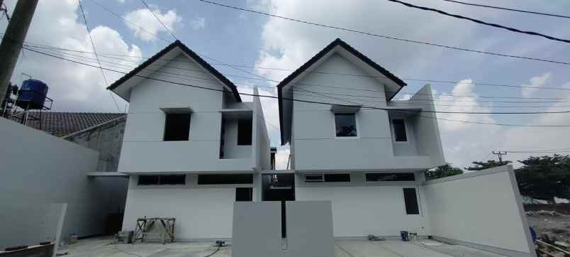 rumah siap huni 2 lantai di arcamanik kota bandung