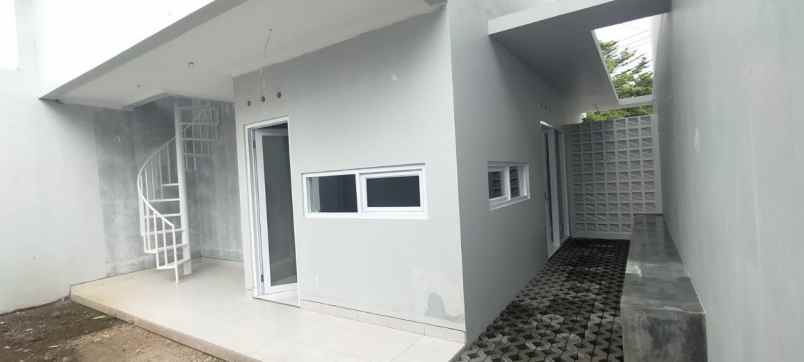 rumah siap huni 2 lantai di arcamanik kota bandung