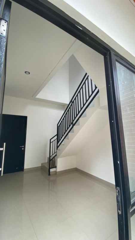 rumah siap huni 2 lantai gdc cilodong depok 850 jt
