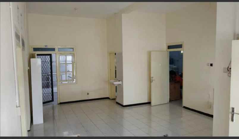 rumah siap huni baru direnov di surabaya barat