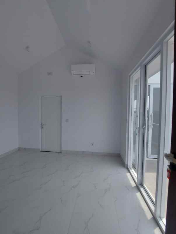 rumah siap huni di kemang timur jakarta selatan