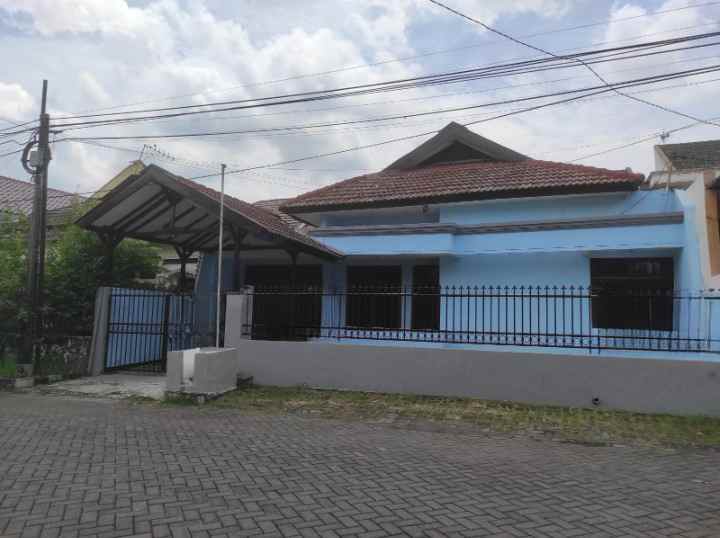 rumah siap huni manyar row jalan 4 mobil