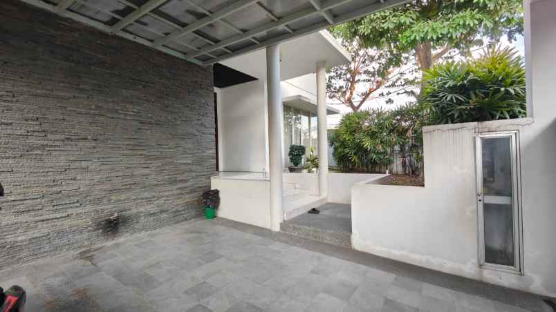 rumah strategis graha family surabaya