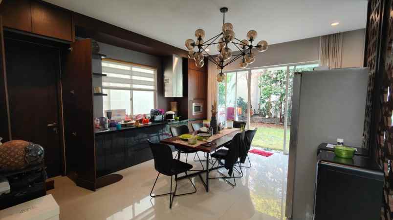 rumah strategis graha family surabaya