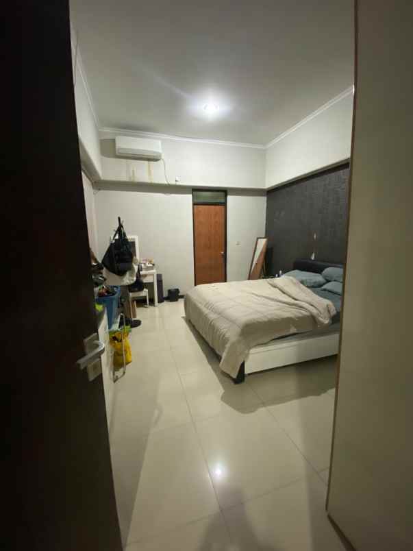 rumah sutorejo utara strategis