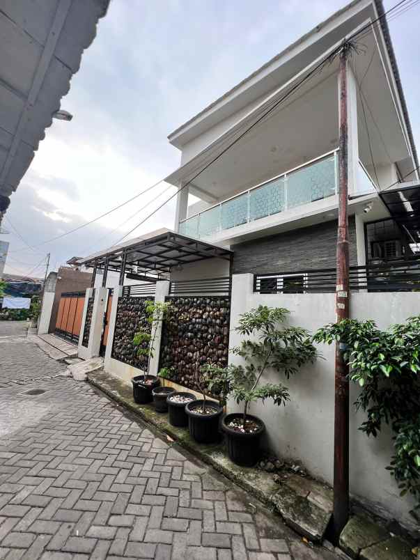 rumah urah siap huni di selatan jakarta