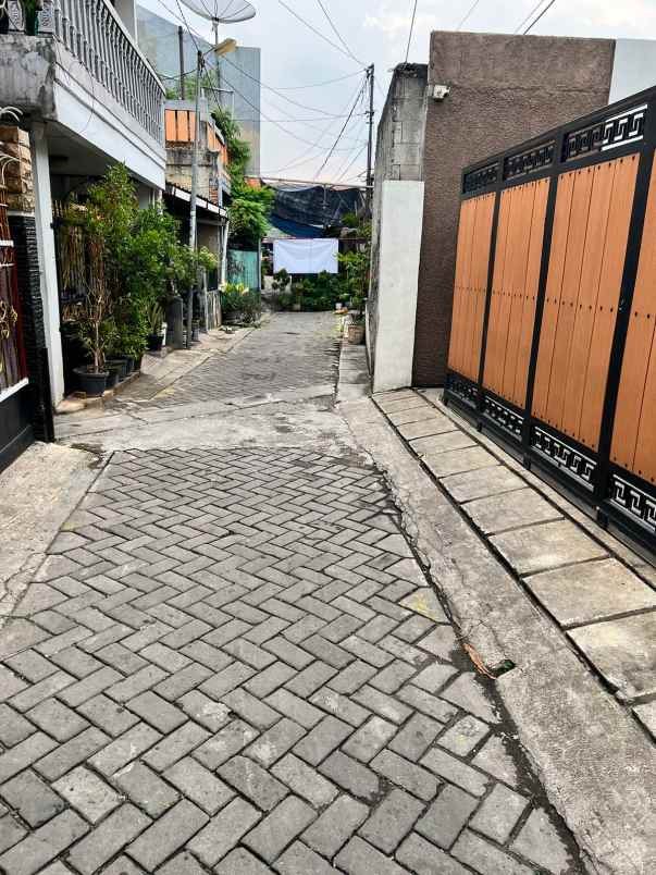 rumah urah siap huni di selatan jakarta