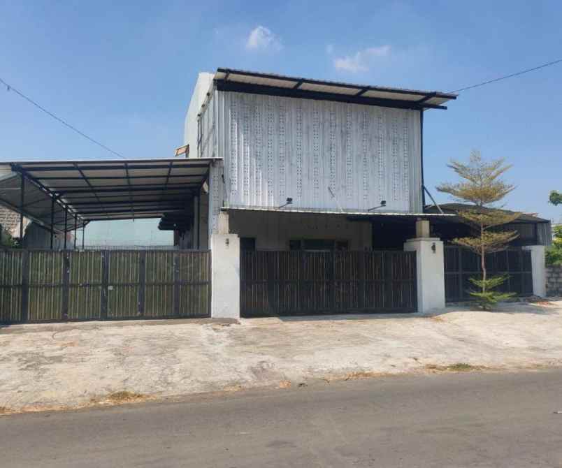 rumah usaha strategis di 0 jalan raya driyorejo gresik