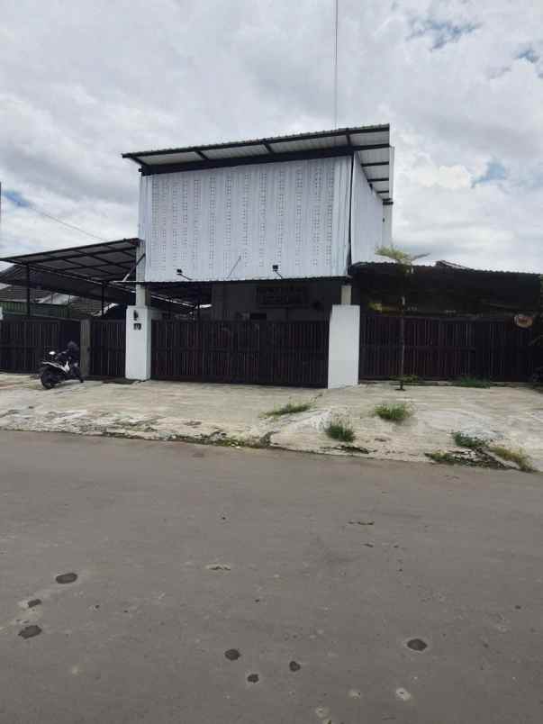 rumah usaha strategis di 0 jalan raya driyorejo gresik