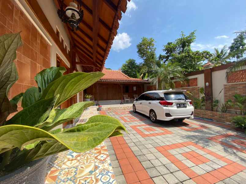 rumah villa baru shm p ada ijin usaha