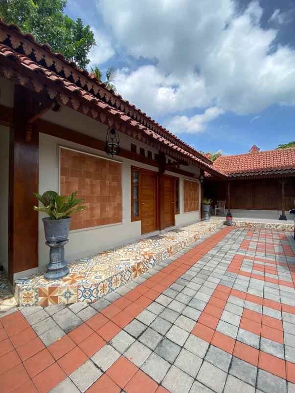 rumah villa baru shm p ada ijin usaha