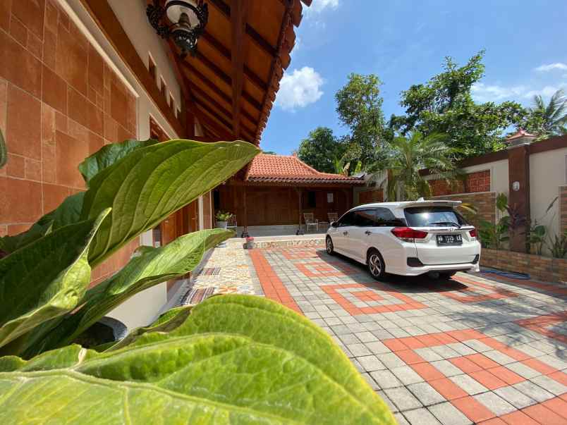 rumah villa baru shm p ada ijin usaha