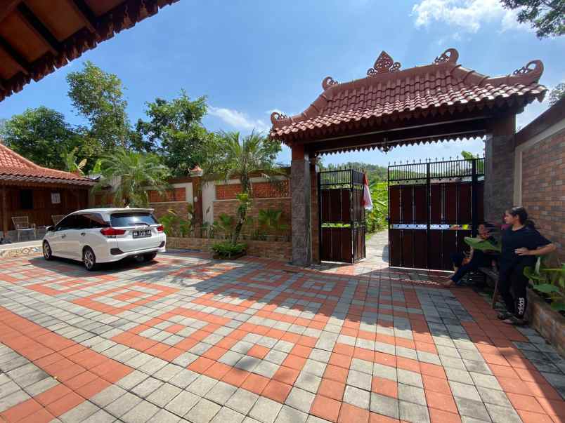 rumah villa baru shm p ada ijin usaha