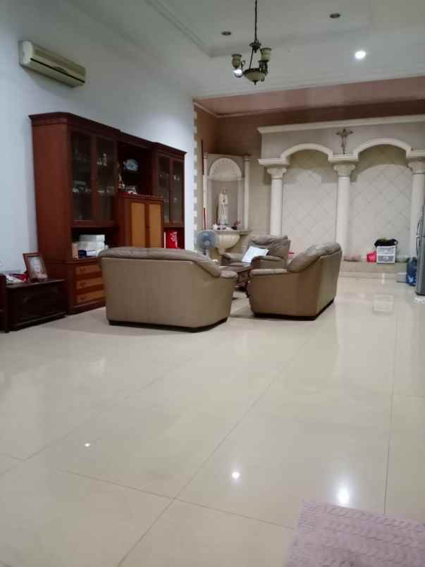 rumah villa gading indah