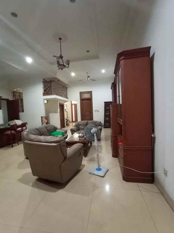 rumah villa gading indah